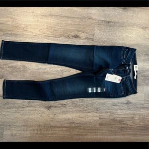 Levi’s Skinny Dark Wash - Size 25